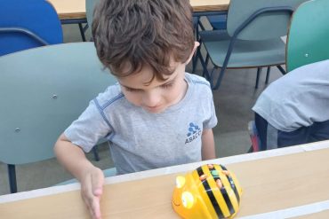 Lógica e diversão com a Bee-Bot | Programação na Educação Infantil – G5