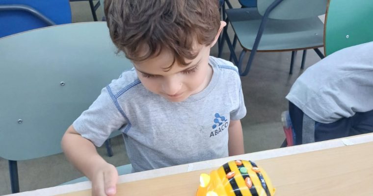 Lógica e diversão com a Bee-Bot | Programação na Educação Infantil – G5