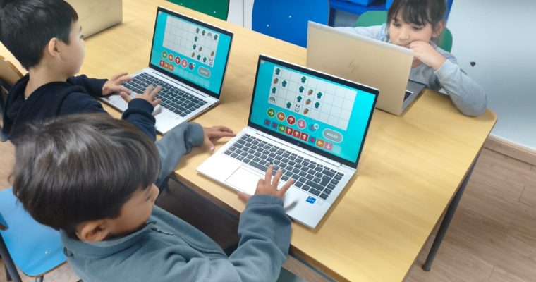 1º Ano do Ensino Fundamental: Matemática e Raciocínio Lógico na aula de Tecnologia